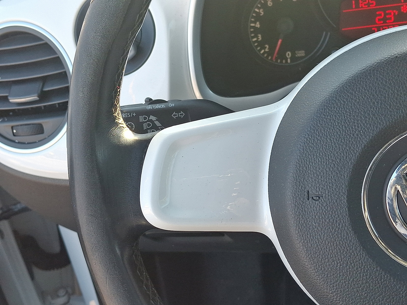 Used 2012 Volkswagen Beetle Turbo image 18