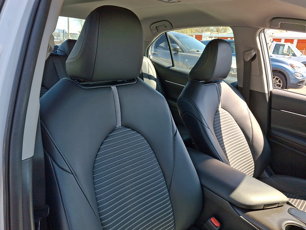 Used 2024 Toyota Camry SE image 13