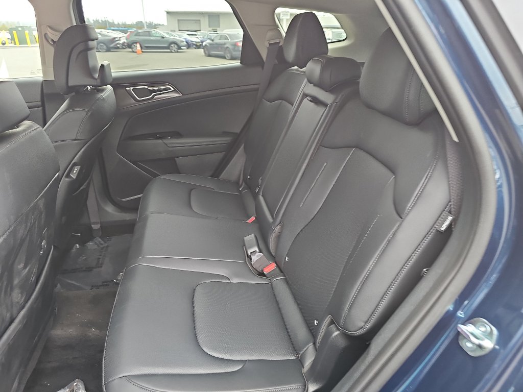 New 2025 Kia Sportage EX image 24
