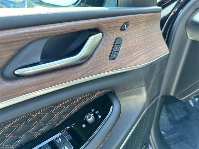 Used 2021 Jeep Grand Cherokee L Summit w/ Advanced Protech Group IV image 18