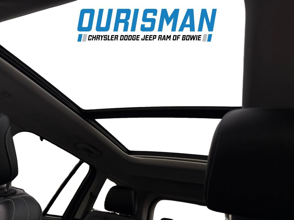 Used 2023 Jeep Grand Cherokee 4WD 4xe w/ Luxury Tech Group II image 22