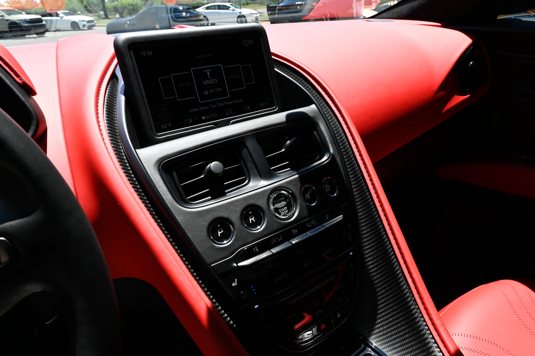 Used 2021 Aston Martin DB11 Coupe RWD image 29