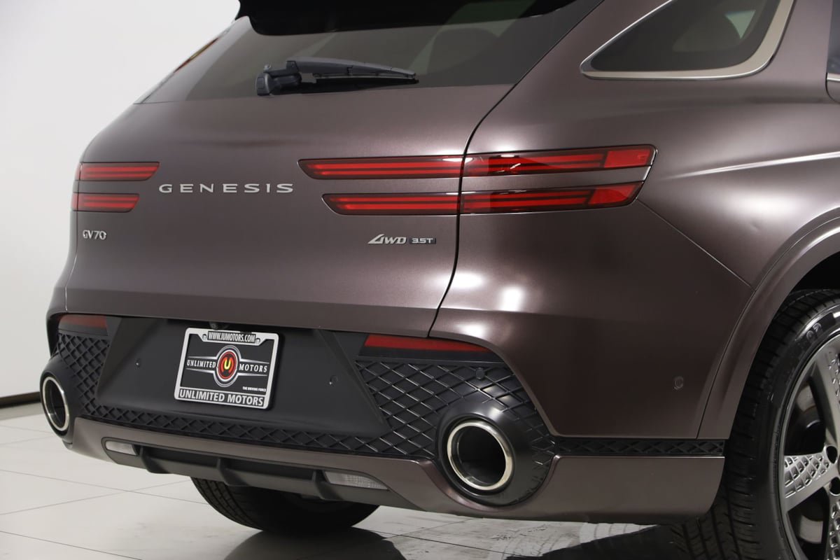 Used 2023 Genesis GV70 3.5T Sport w/ Sport Prestige Package AWD/4WD image 48
