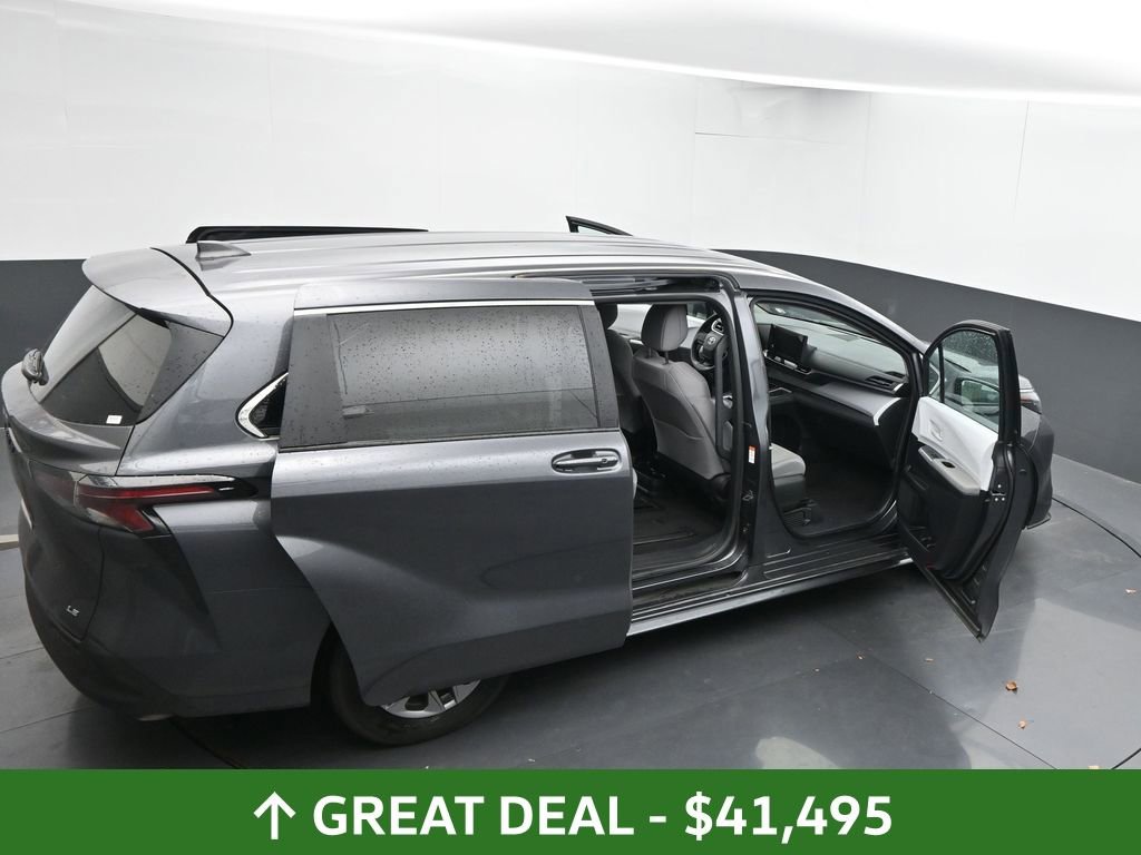 Used 2025 Toyota Sienna LE image 65