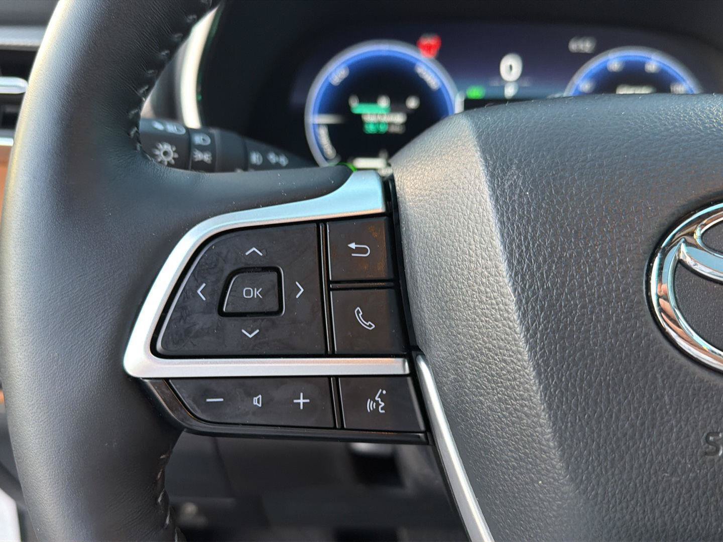 Certified 2024 Toyota Highlander Platinum AWD/4WD image 23