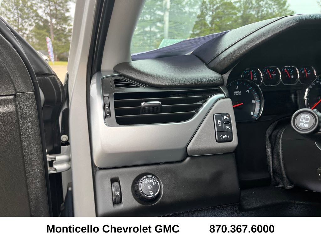 Used 2018 Chevrolet Suburban LT w/ LT Signature Package image 26