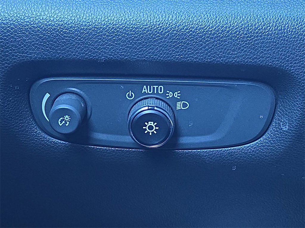 Used 2023 Chevrolet Traverse LT w/ LPO, Floor Liner Package image 18