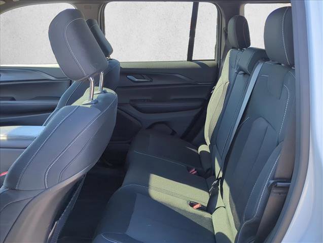 Used 2025 Jeep Grand Cherokee Laredo X w/ Luxury Tech Group I image 17