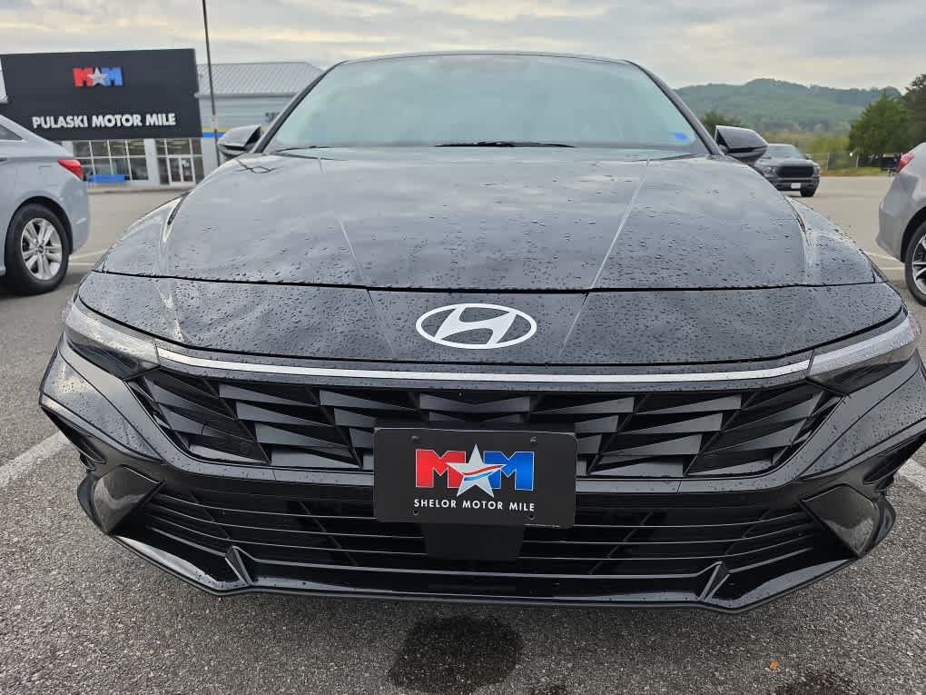 Used 2024 Hyundai Elantra Limited FWD image 11