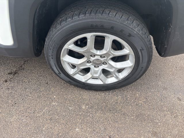 Used 2017 Jeep Renegade Latitude image 40