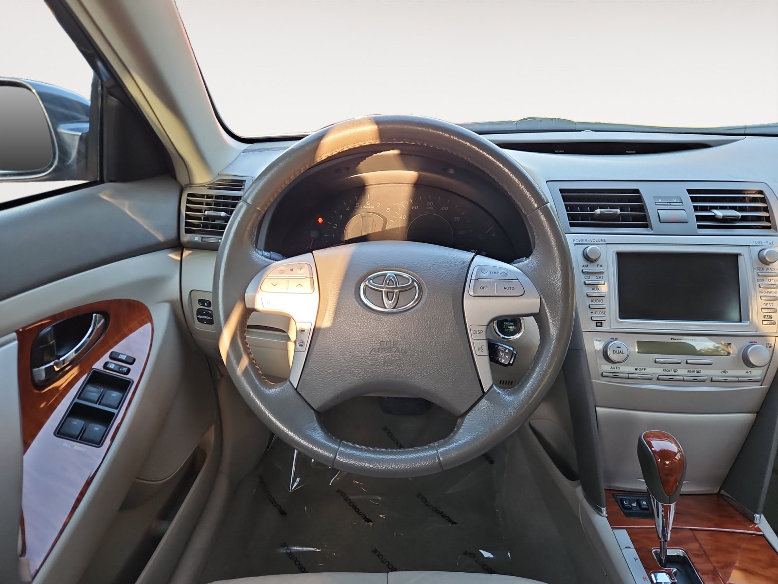 Used 2011 Toyota Camry XLE w/ SE/XLE Extra-Value Pkg FWD image 11