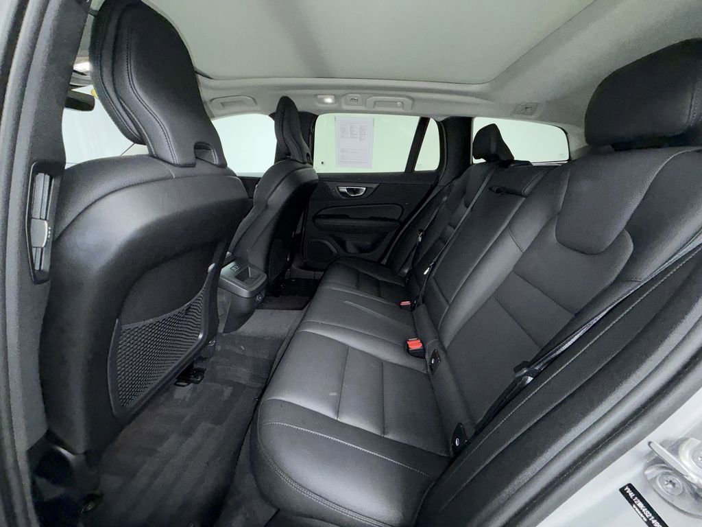 Used 2025 Volvo V60 B5 Cross Country Plus AWD/4WD image 6