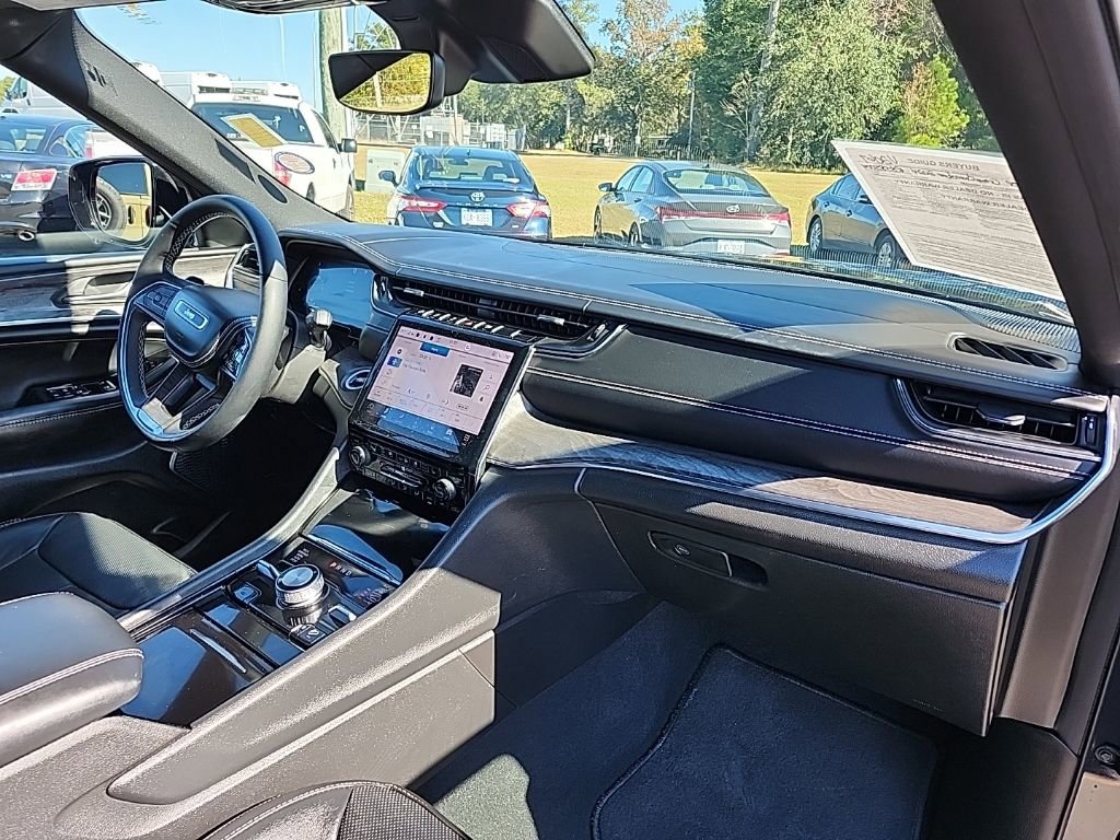 Certified 2024 Jeep Grand Cherokee Overland image 18