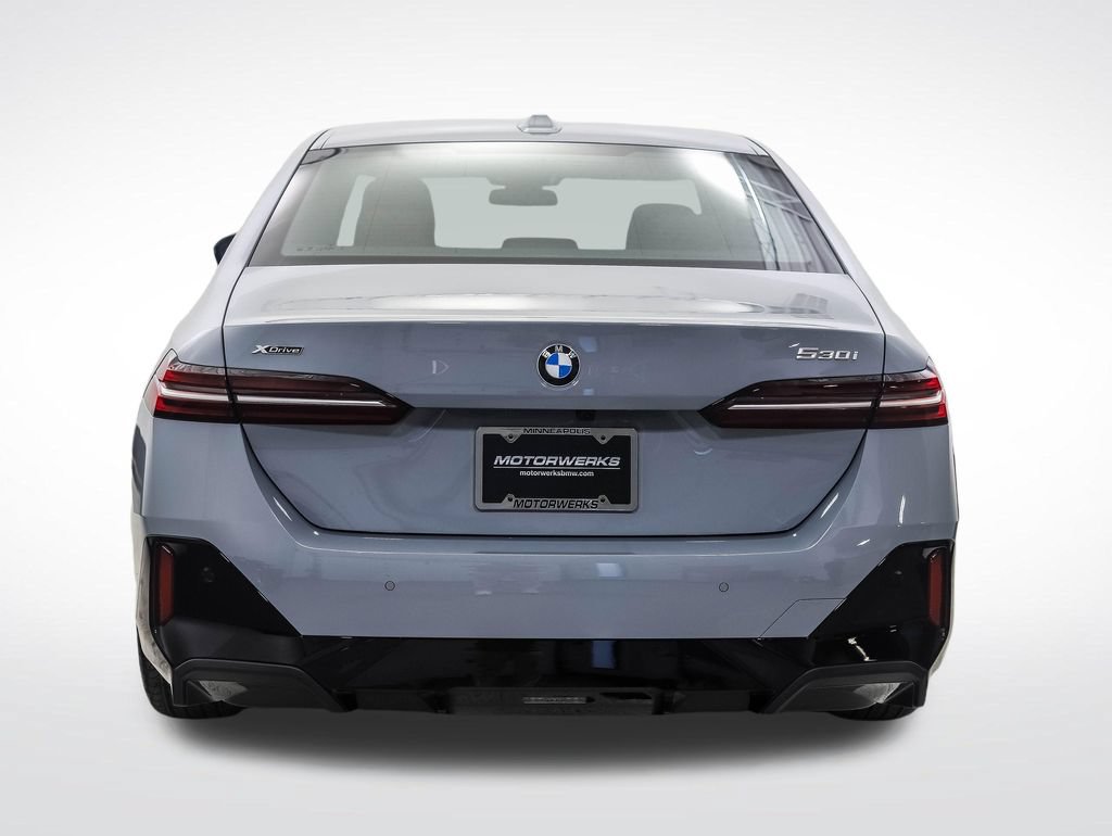 Used 2026 BMW 530i xDrive w/ M Sport Package AWD/4WD image 5