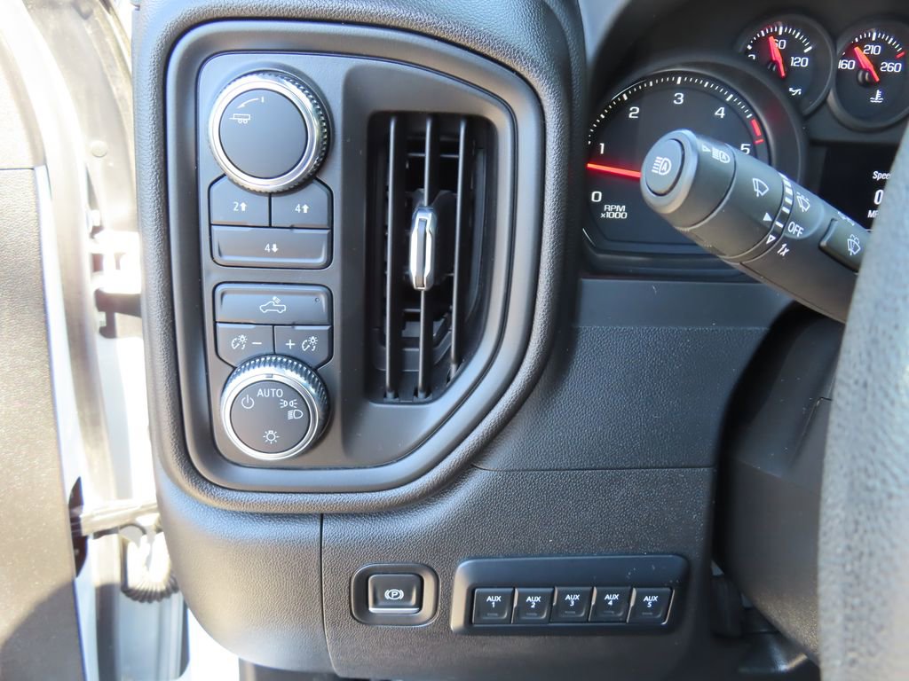 Used 2025 GMC Sierra 3500 Pro AWD/4WD image 10