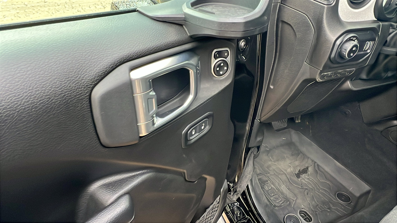 Used 2024 Jeep Gladiator Sport image 15