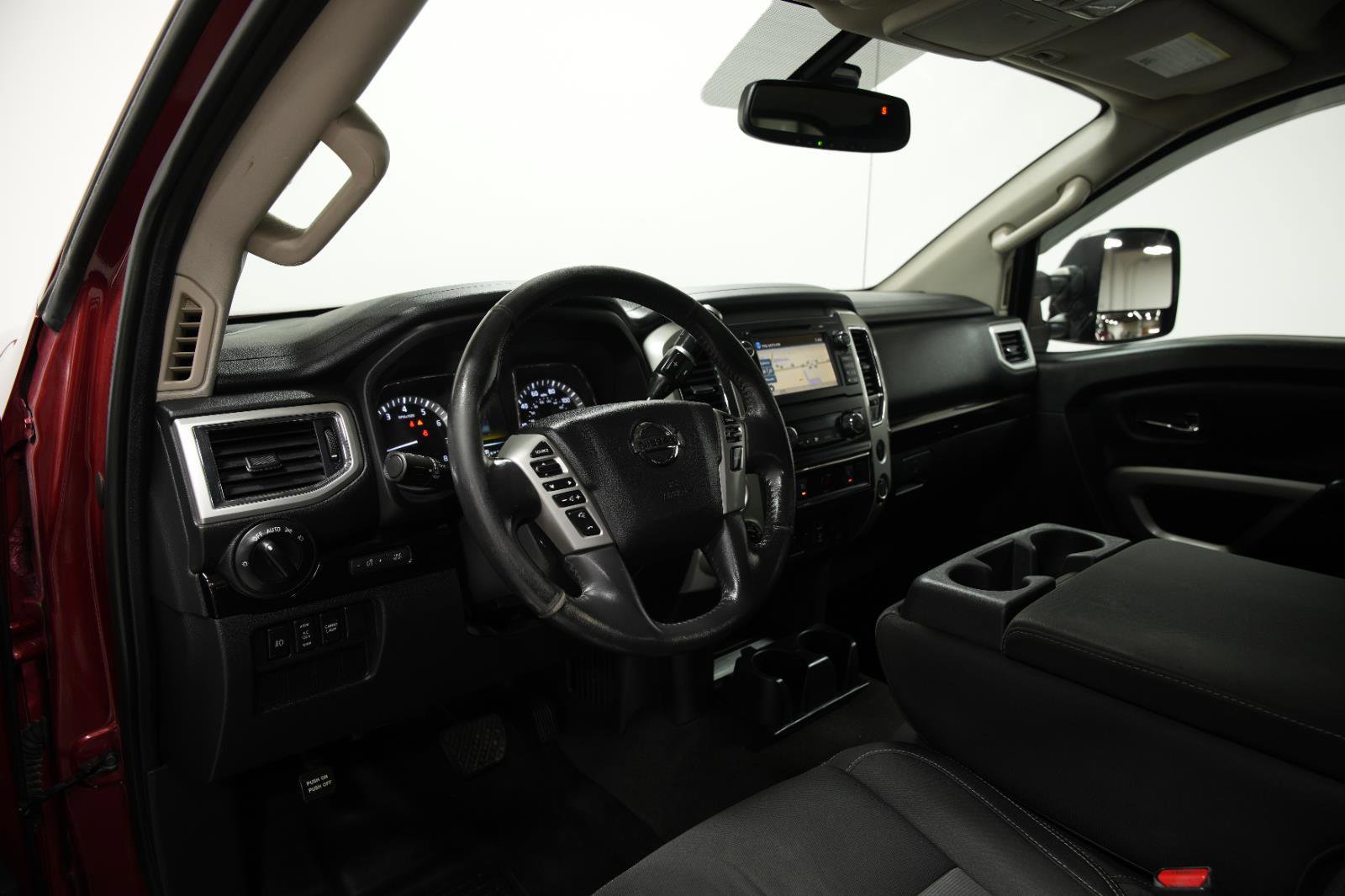 Used 2017 Nissan Titan SV image 24