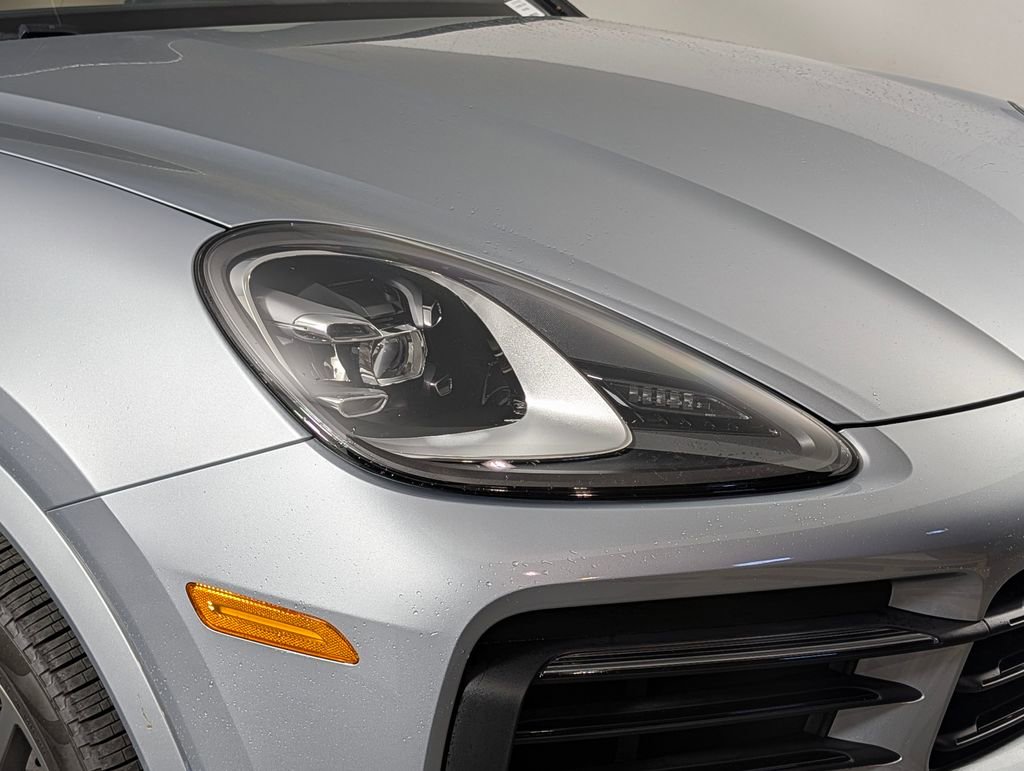 Certified 2023 Porsche Cayenne Platinum Edition image 15