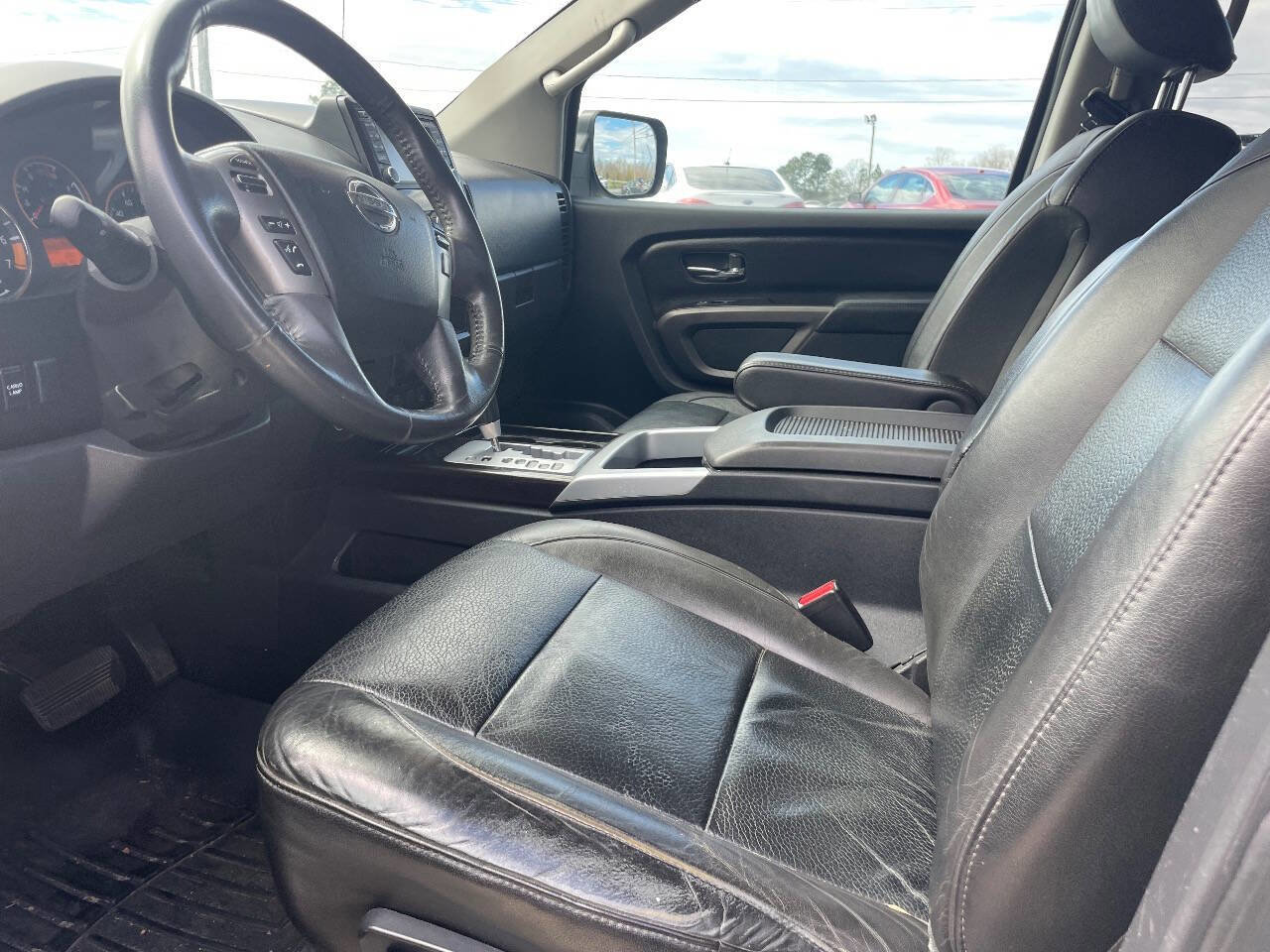 Used 2015 Nissan Titan SL AWD/4WD image 8
