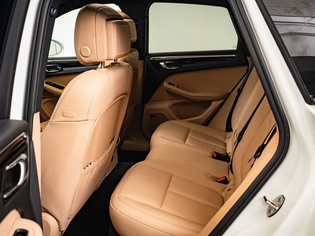 Certified 2024 Porsche Macan image 34