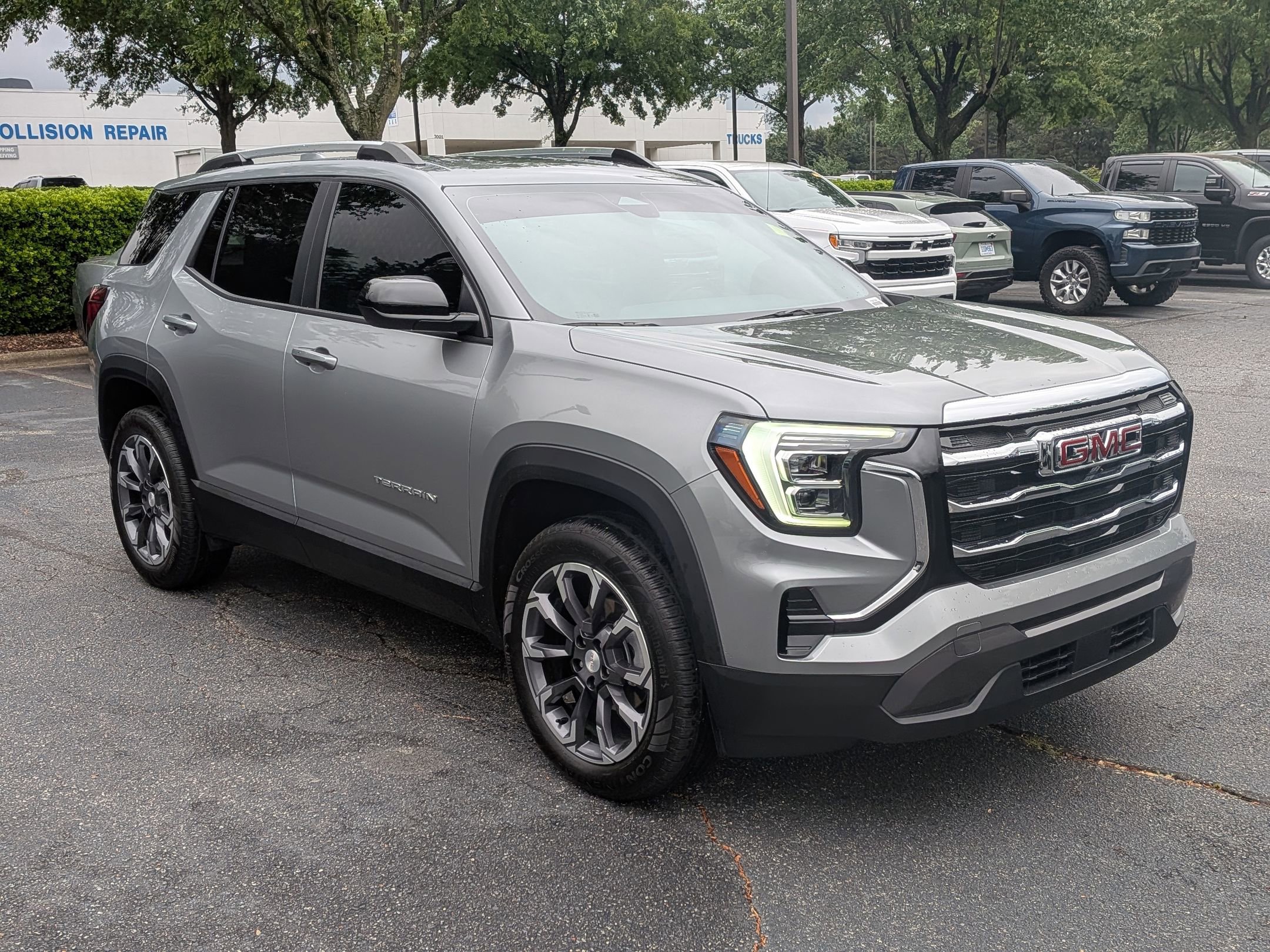 Certified 2025 GMC Terrain Elevation w/ Elevation Premium Package AWD/4WD image 2