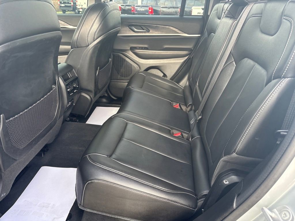 Certified 2023 Jeep Grand Cherokee Limited w/ Black Appearance Package image 25