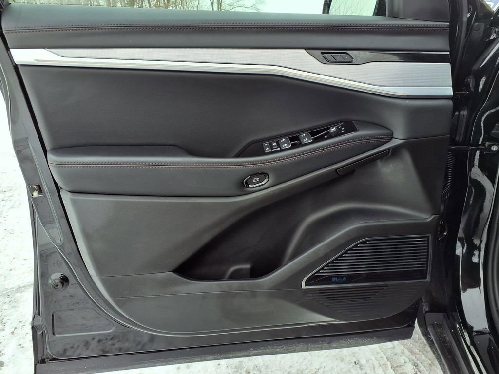 Used 2024 Jeep Wagoneer Launch Edition image 25