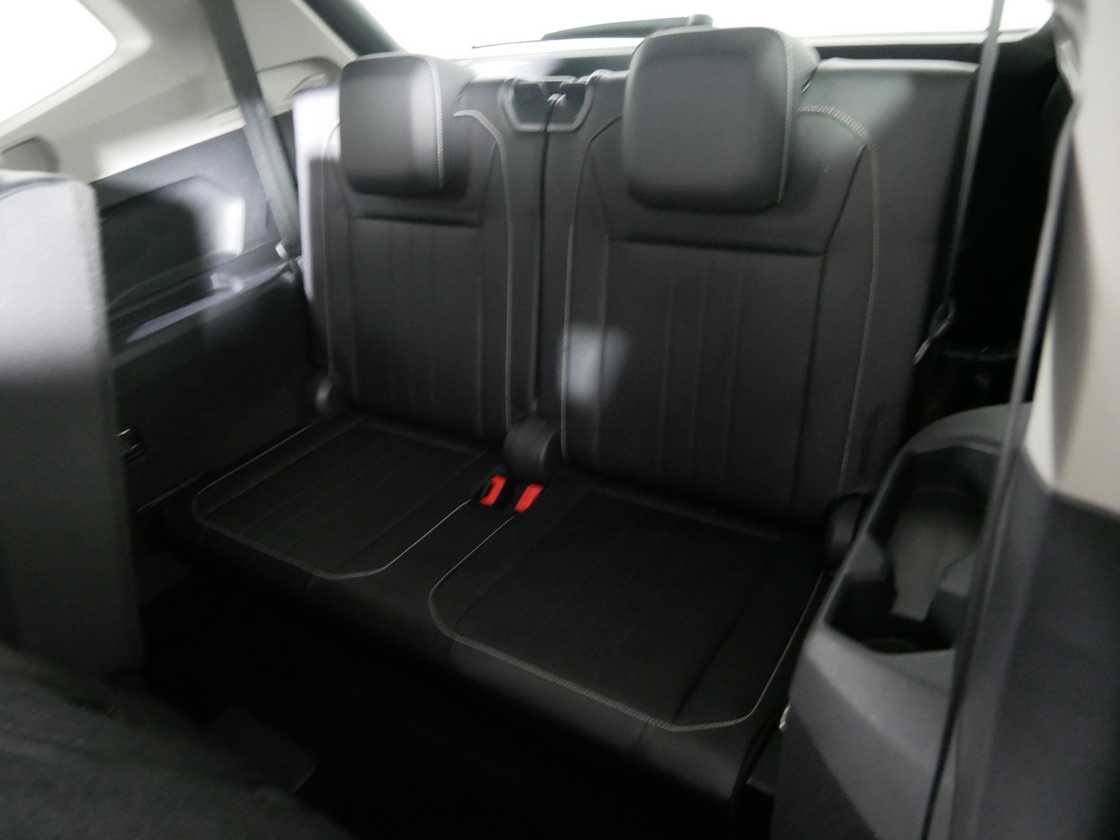 Used 2022 Volkswagen Tiguan SE FWD image 33