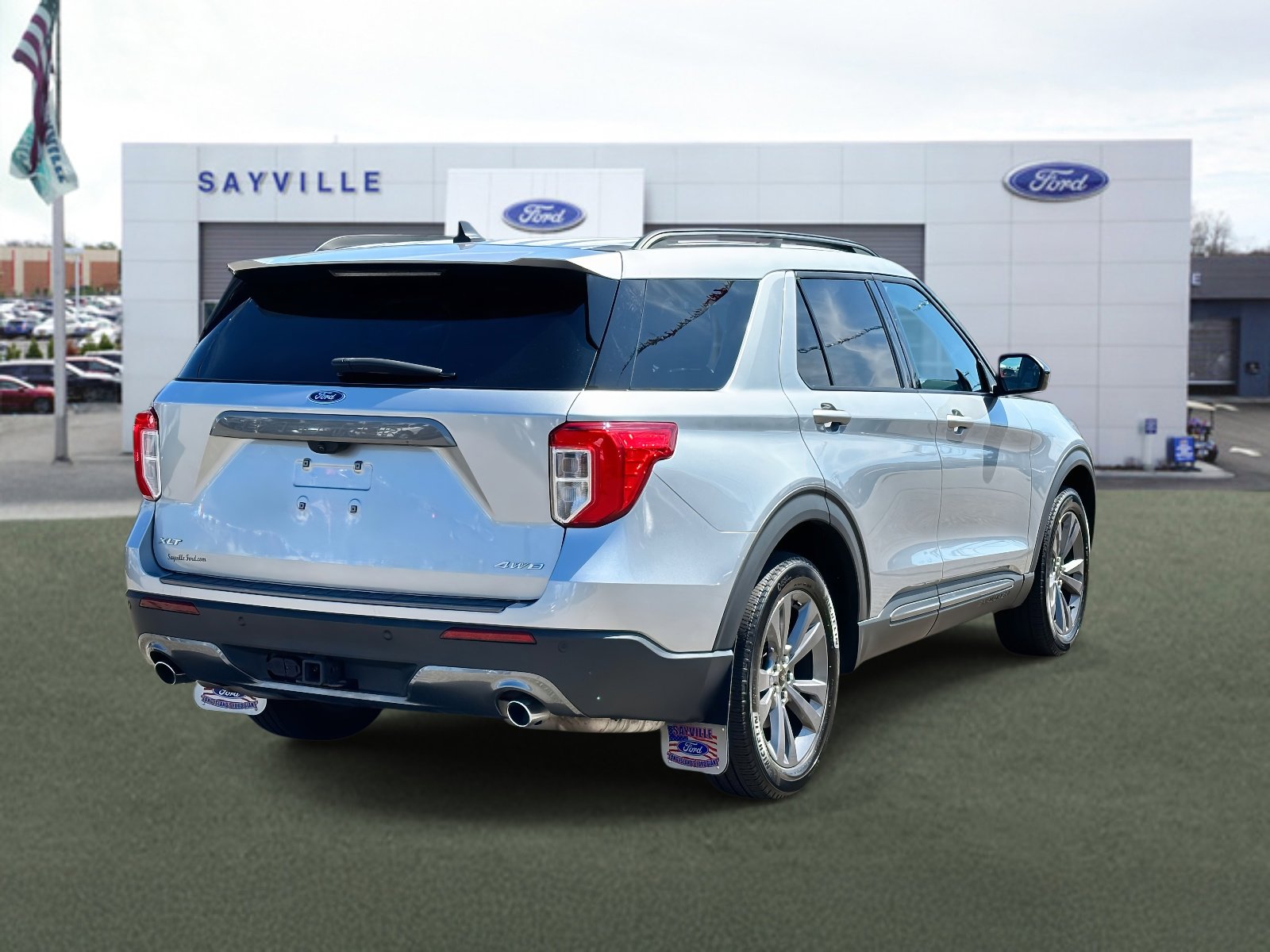 Used 2023 Ford Explorer XLT w/ Equipment Group 202A image 5