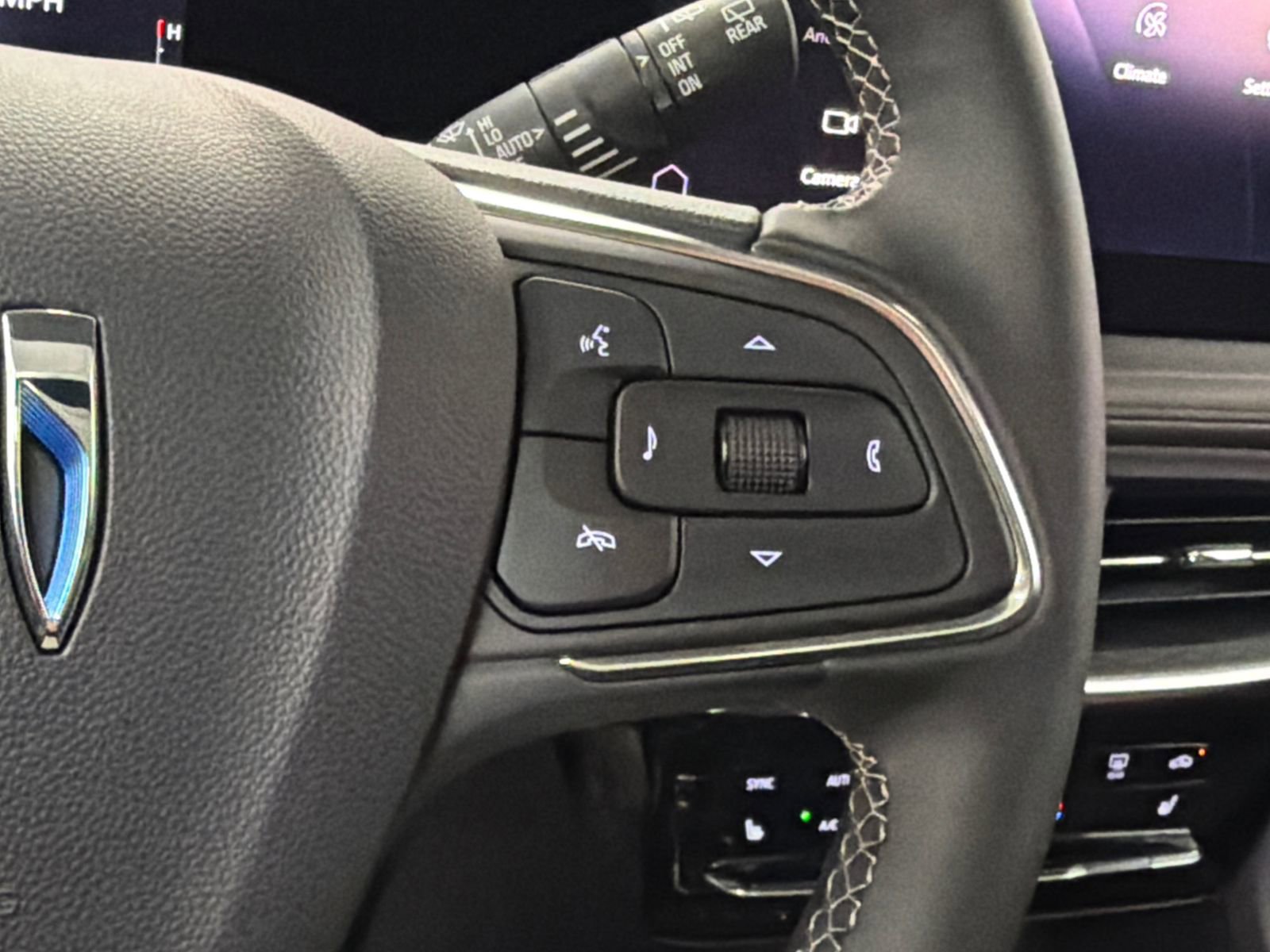 Used 2025 Buick Encore GX Avenir w/ Avenir Technology Package image 21