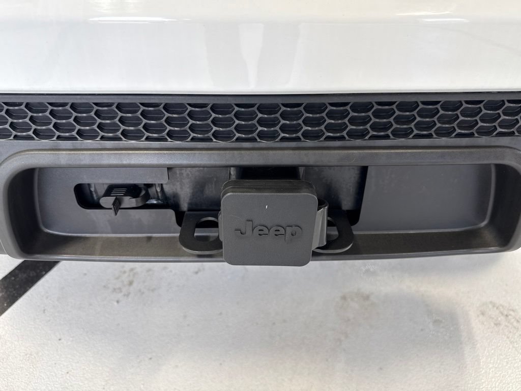 Used 2024 Jeep Compass Trailhawk w/ Trailhawk Elite Group AWD/4WD image 14