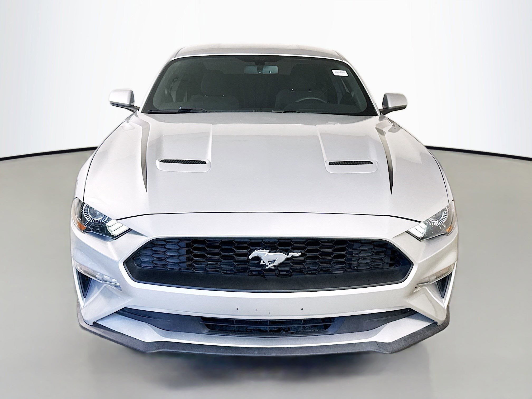 Used 2019 Ford Mustang Coupe image 2