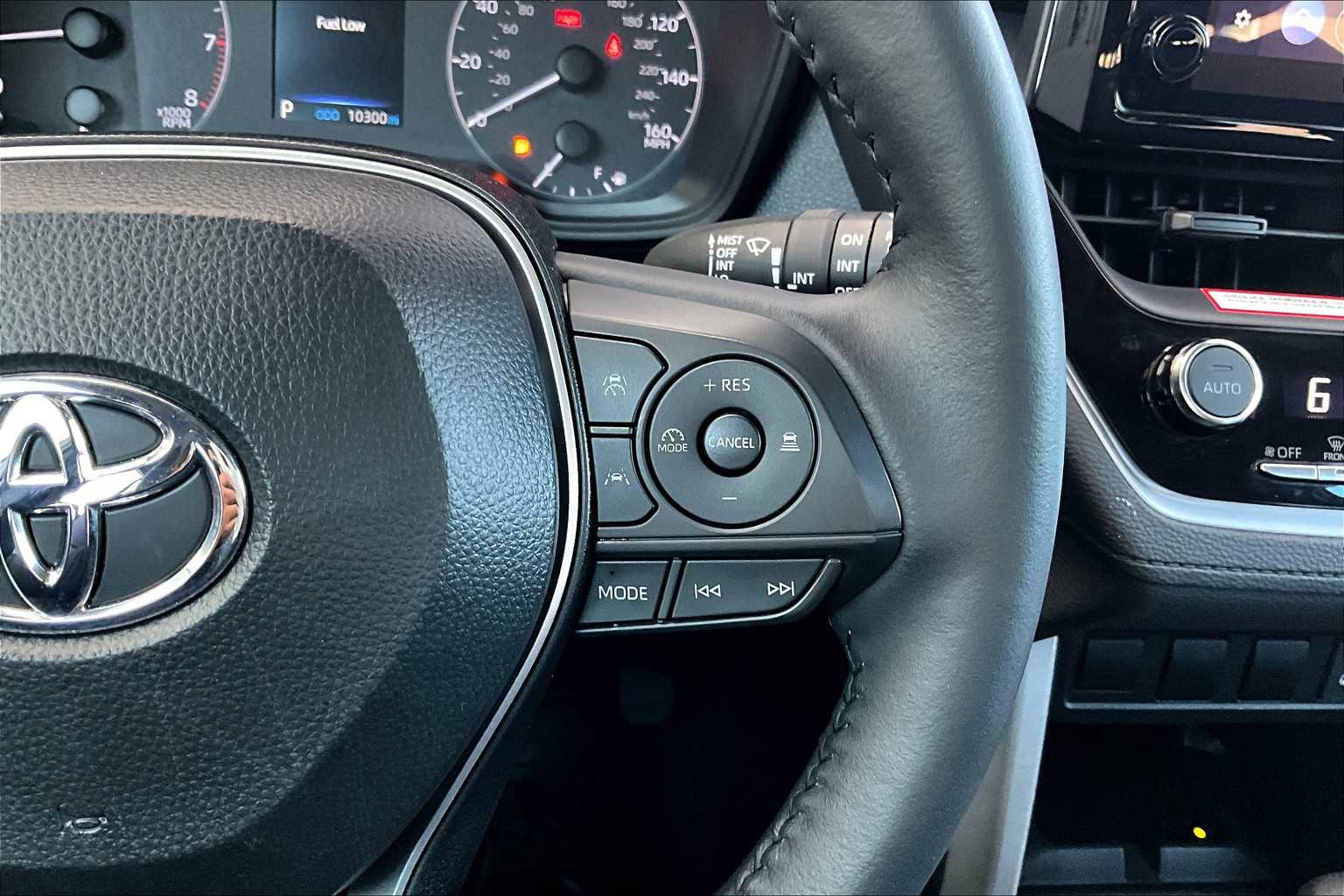 Used 2024 Toyota Corolla Cross LE image 23
