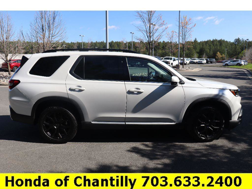 Used 2025 Honda Pilot Touring image 8