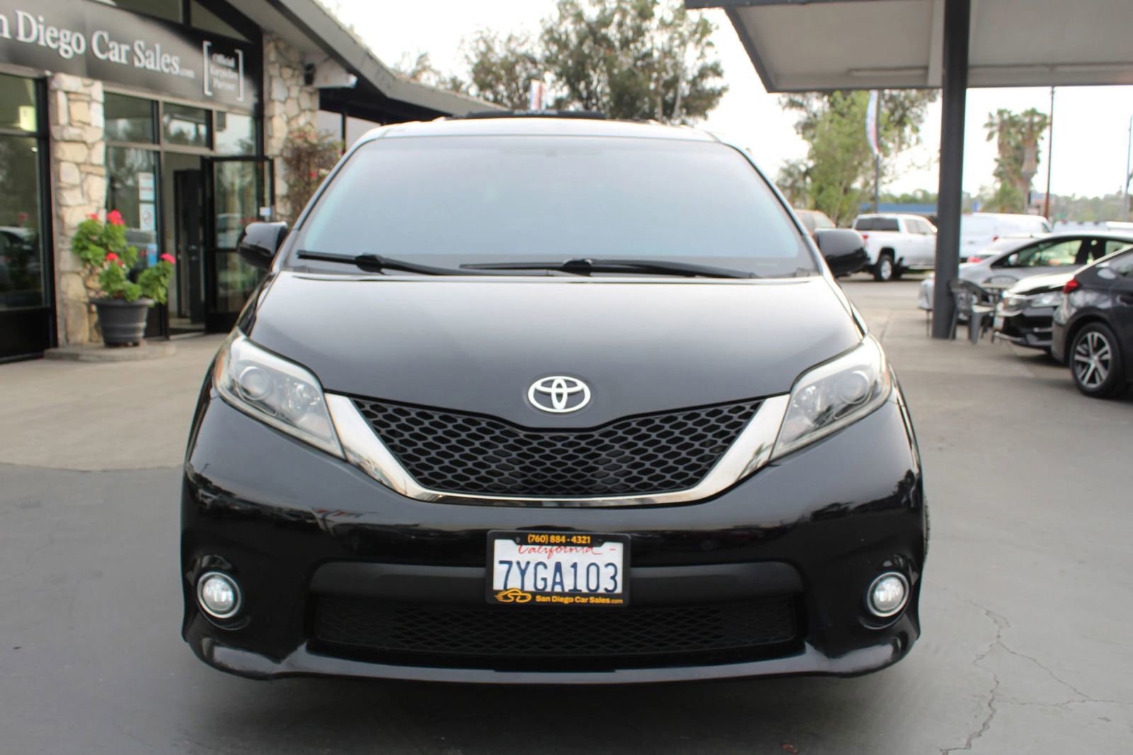 Used 2017 Toyota Sienna SE Premium FWD image 8