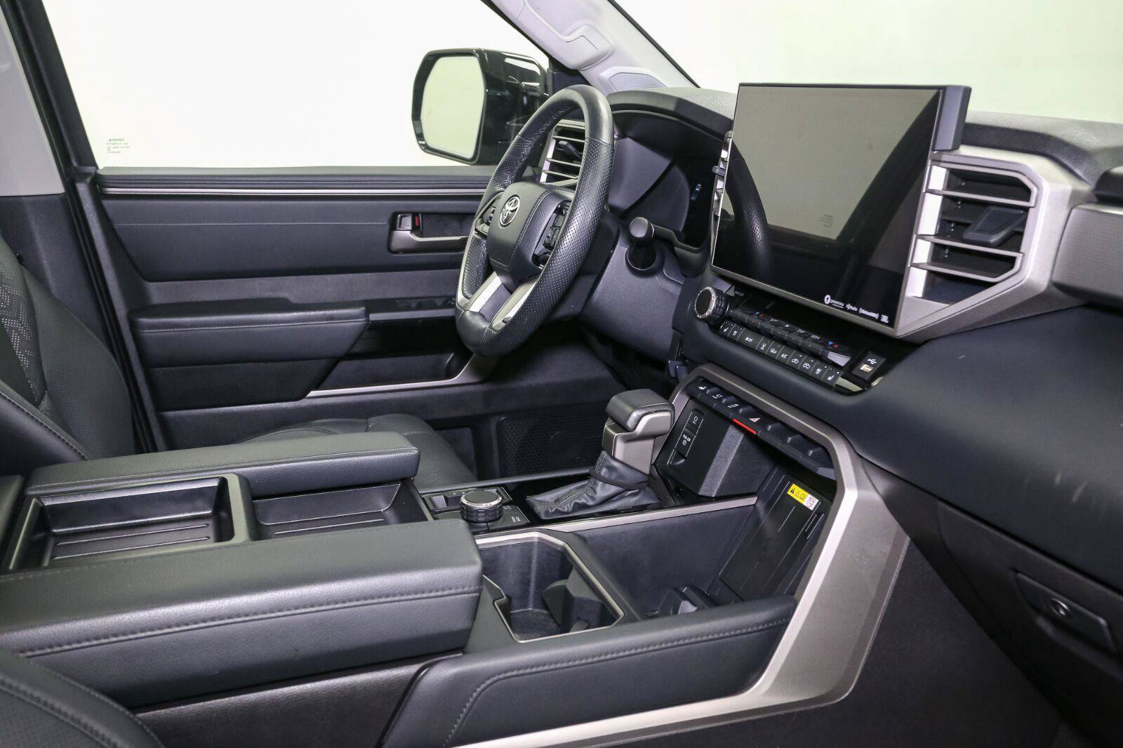 Used 2024 Toyota Tundra Limited AWD/4WD image 18