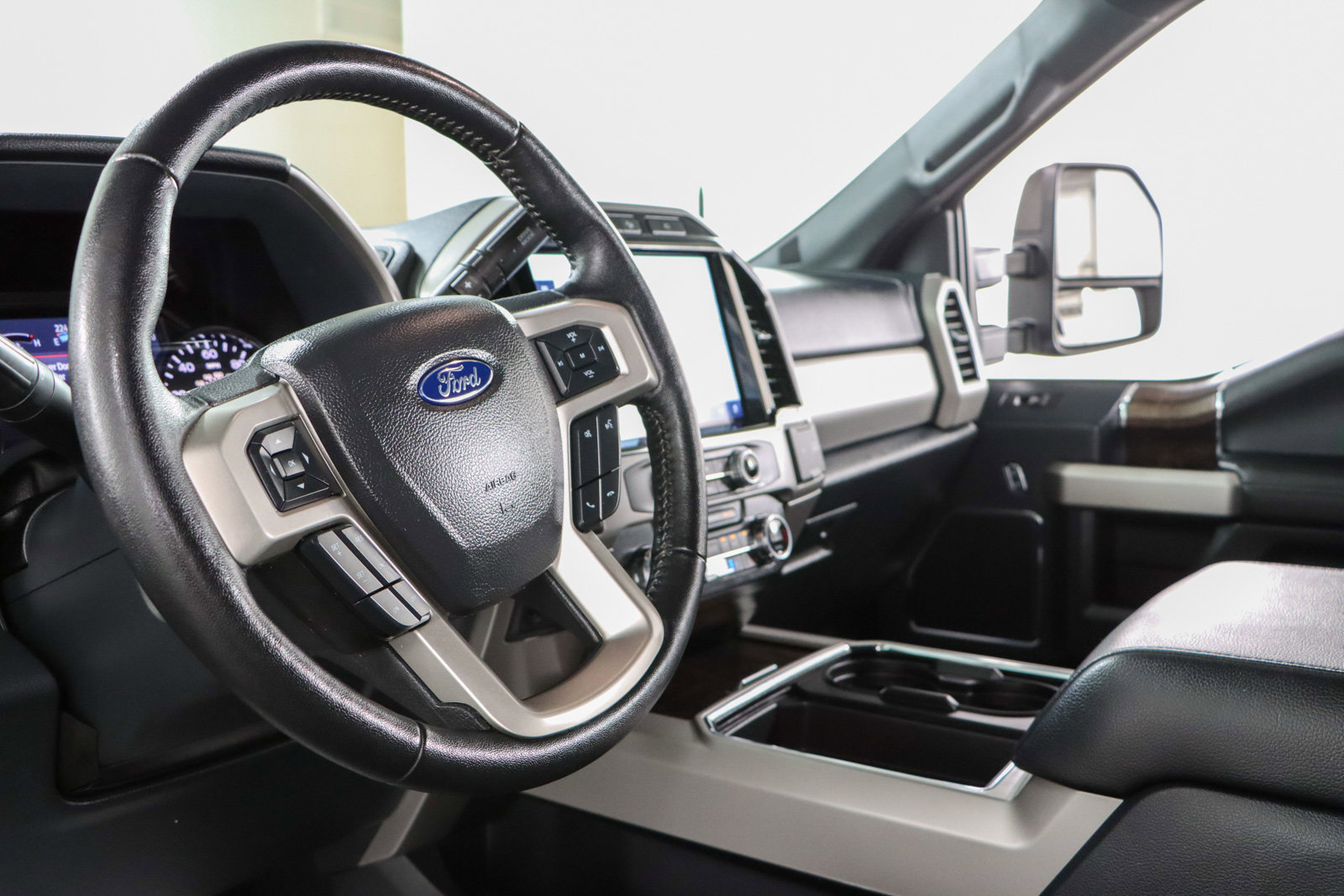 Used 2022 Ford F250 Lariat w/ Black Appearance Pkg image 24