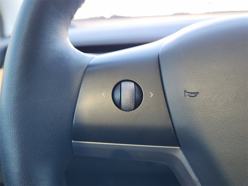 Used 2021 Tesla Model Y Standard Range 4D Sport Utilit image 29