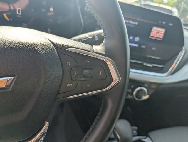 Used 2025 Chevrolet Trax LT w/ LT Convenience Package FWD image 20