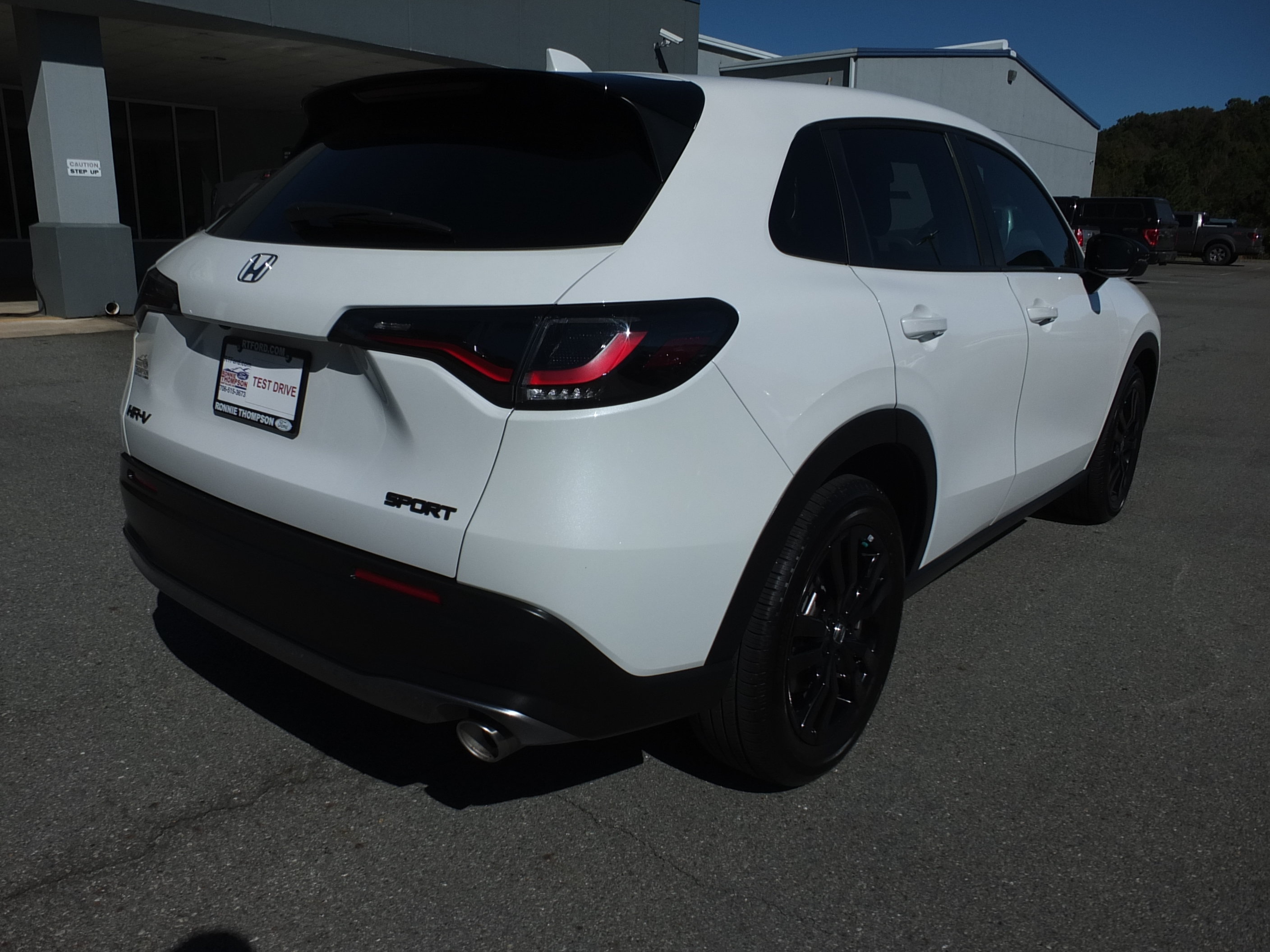 Used 2027 Honda HR-V Sport image 3