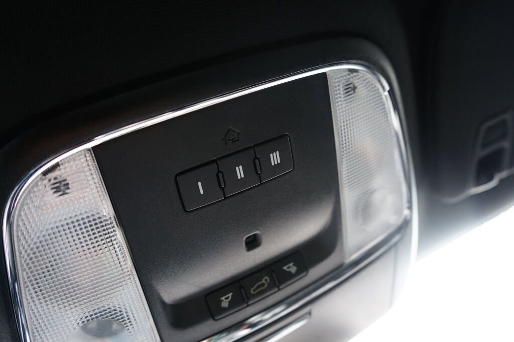 Used 2018 Jeep Grand Cherokee Altitude image 18