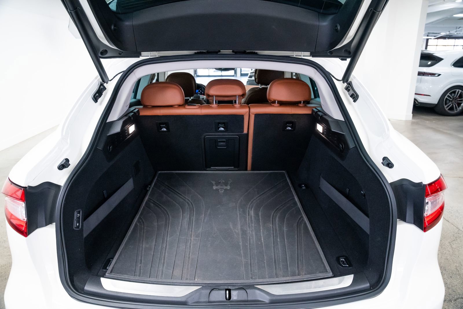 Used 2018 Maserati Levante S GranLusso image 8