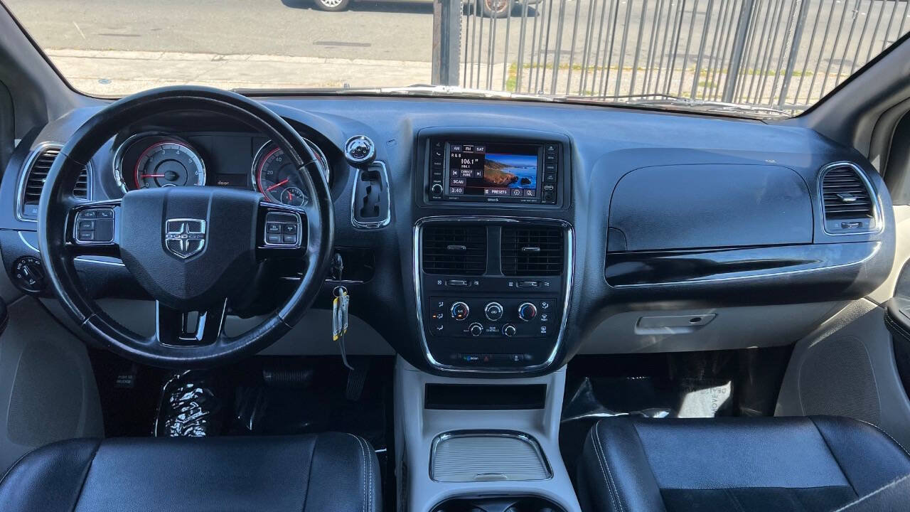Used 2017 Dodge Grand Caravan SXT FWD image 11