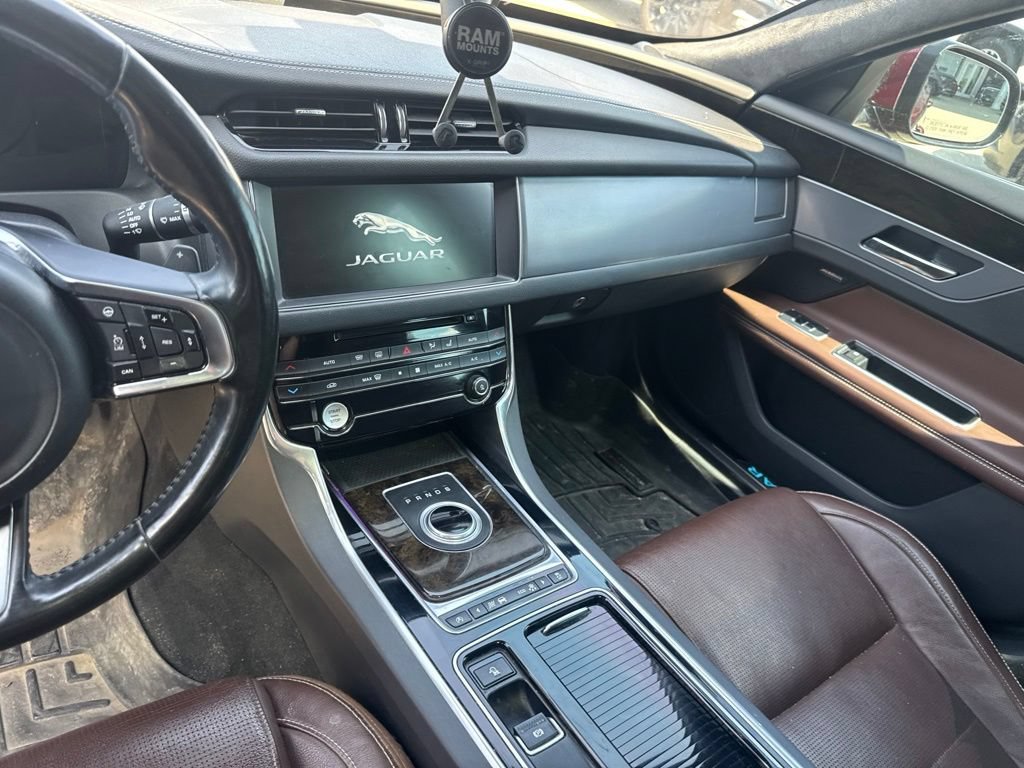 Used 2017 Jaguar XF R-Sport AWD/4WD image 13