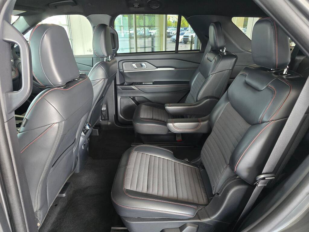 Used 2025 Ford Explorer ST-Line AWD/4WD image 35
