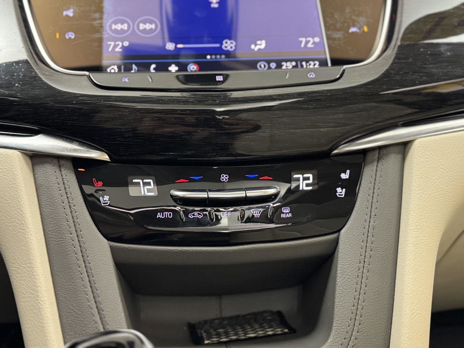 Used 2021 Cadillac XT6 Premium Luxury image 23