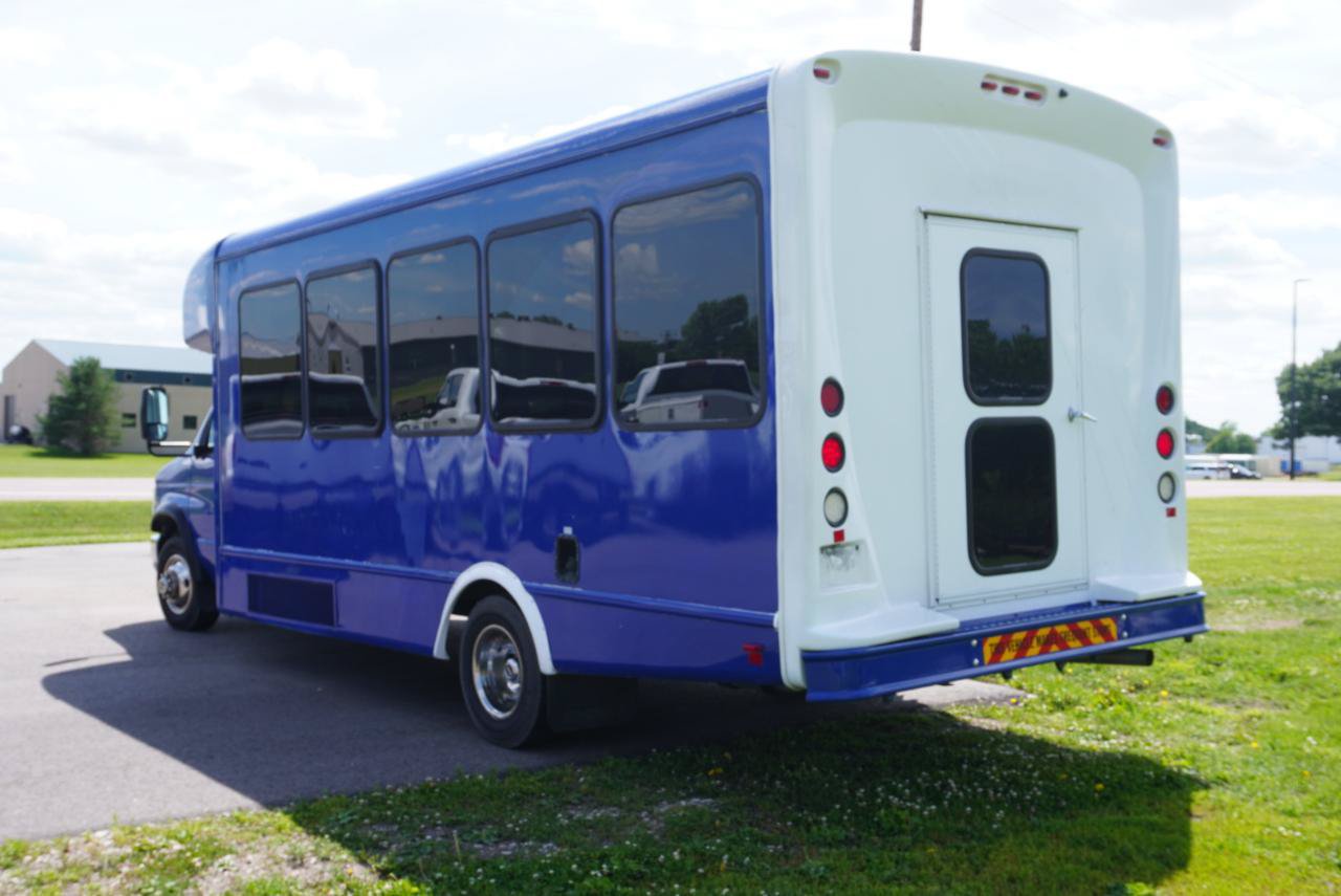 Used 2019 Ford E-450 and Econoline 450 Super Duty w/ Shuttle Bus Prep Package RWD image 3