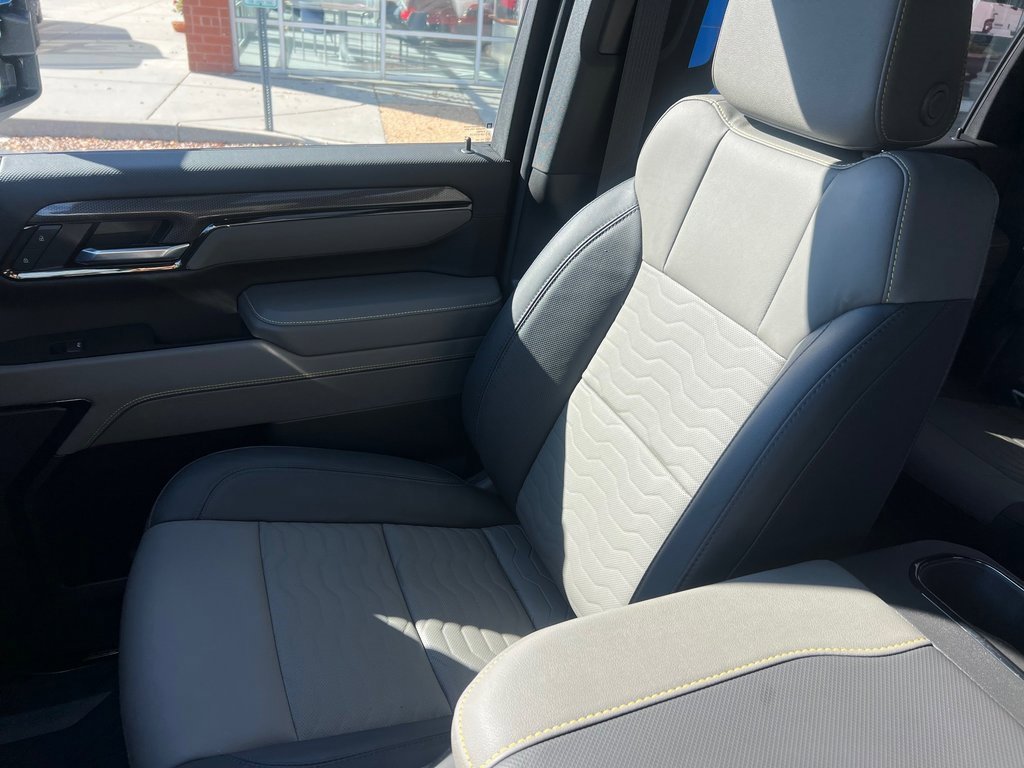 Used 2025 Chevrolet Silverado 2500 ZR2 w/ Technology Package image 14