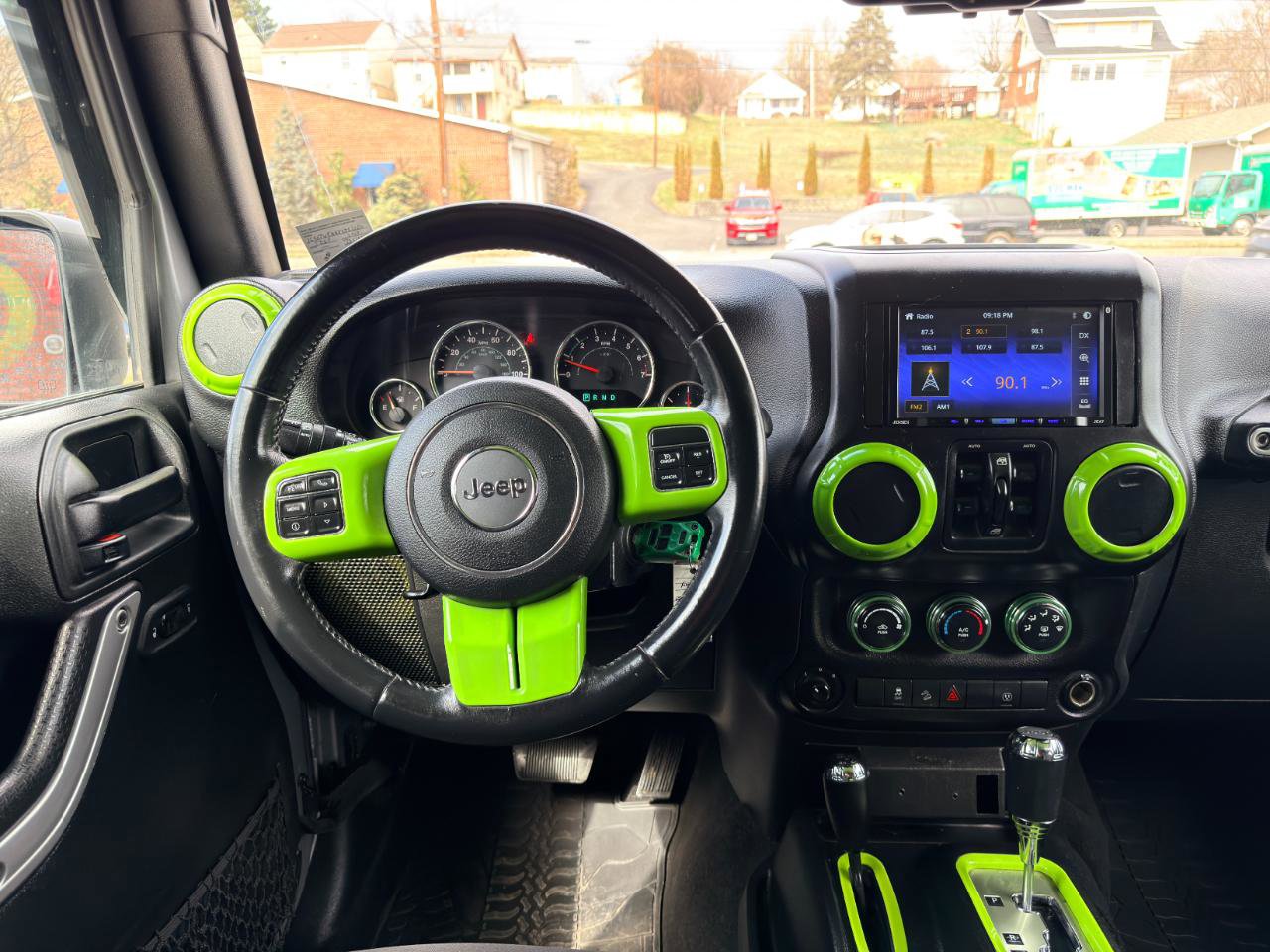 Used 2018 Jeep Wrangler Unlimited Sahara w/ Connectivity Group image 19