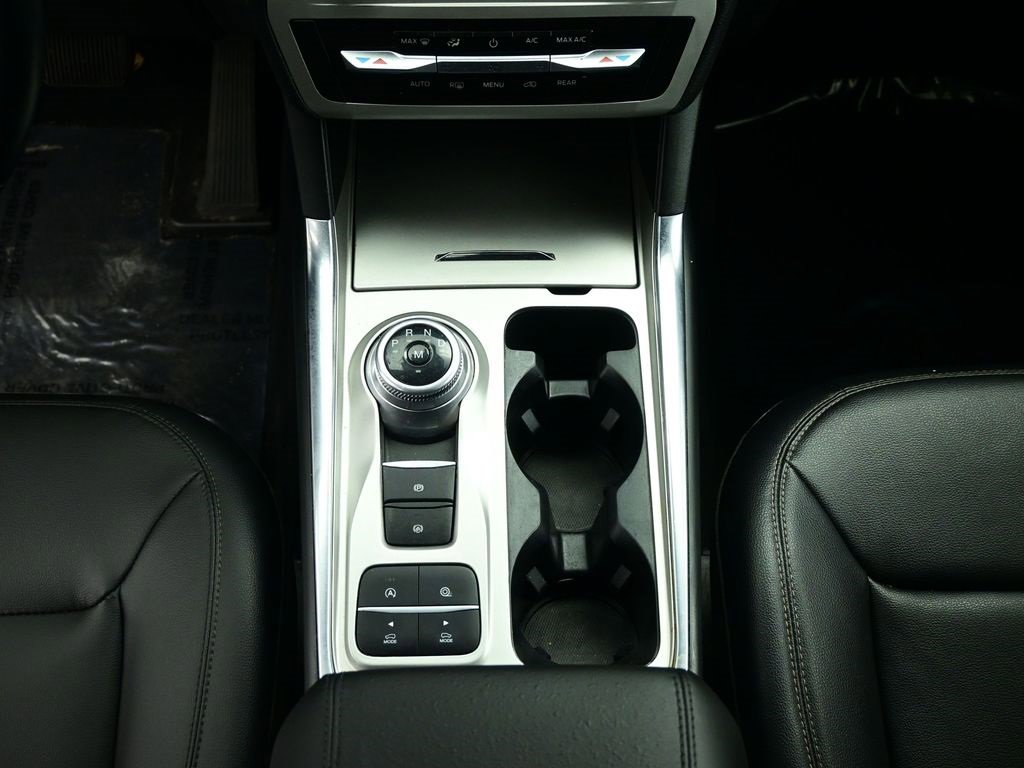 Used 2020 Ford Explorer XLT w/ Equipment Group 202A image 7